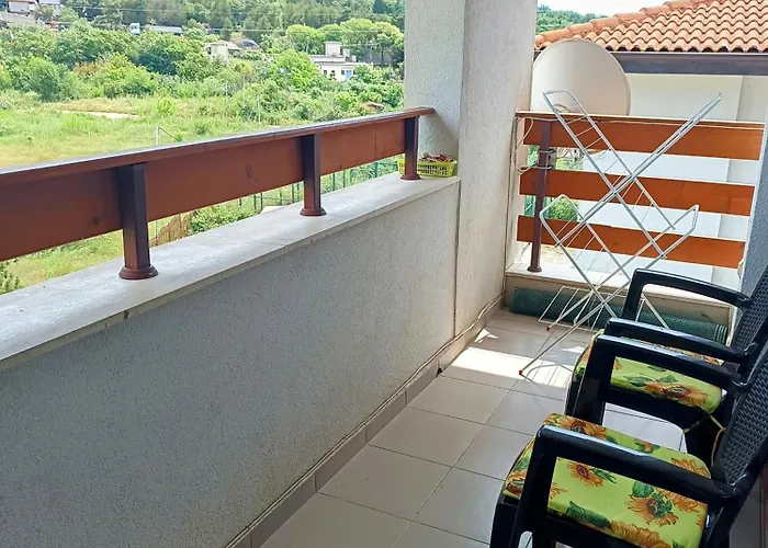 Hills View Apartment